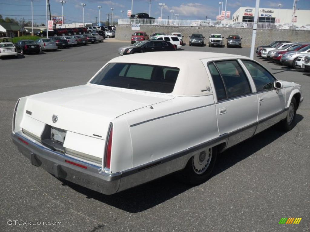 White 1994 Cadillac Fleetwood Brougham Sedan Exterior Photo 47508919