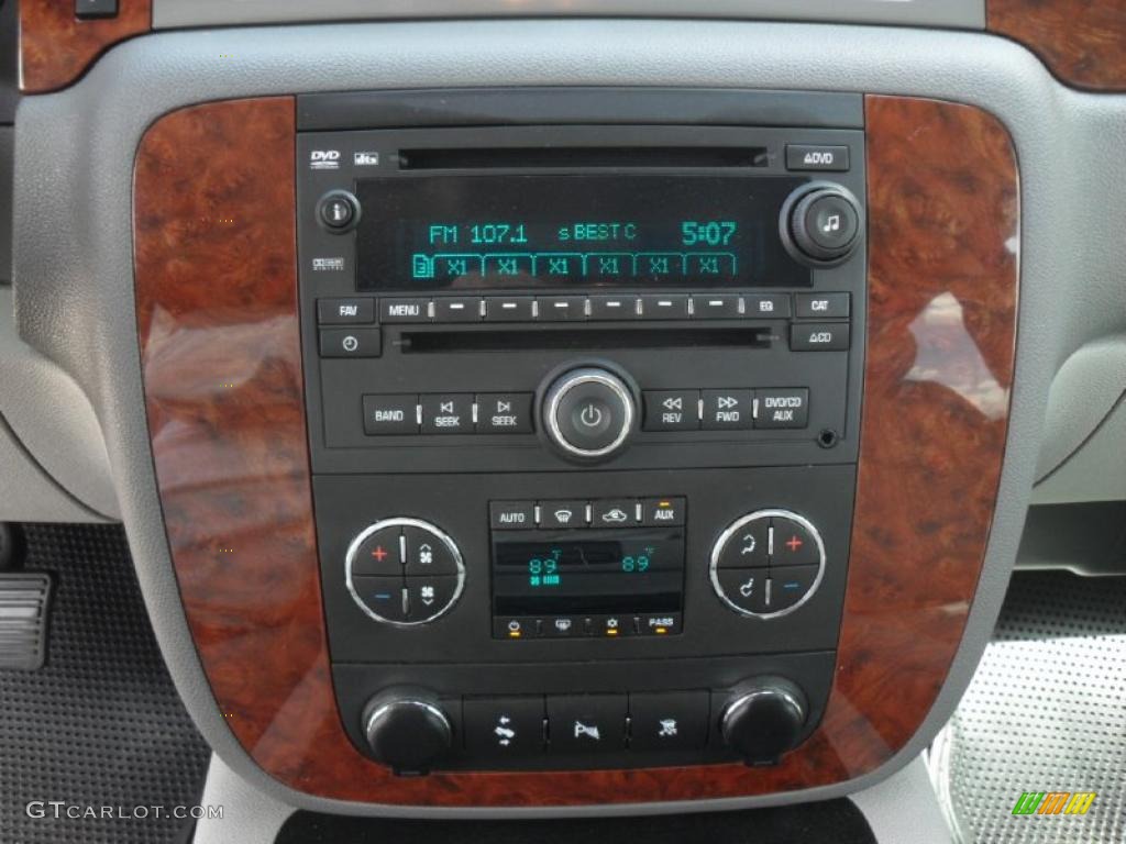 2008 Chevrolet Suburban 1500 LT Controls Photo #47510494