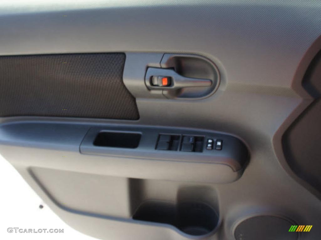 2008 xB  - Classic Silver Metallic / Dark Gray photo #14