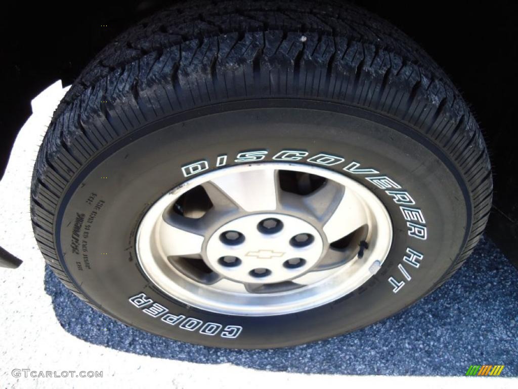 2003 Tahoe LS - Light Pewter Metallic / Tan/Neutral photo #22