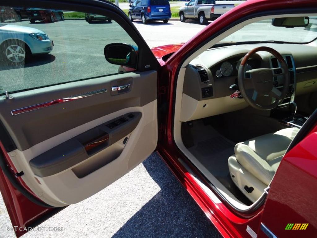 2008 300 C HEMI Heritage Edition - Inferno Red Crystal Pearl / Medium Pebble Beige/Cream photo #4