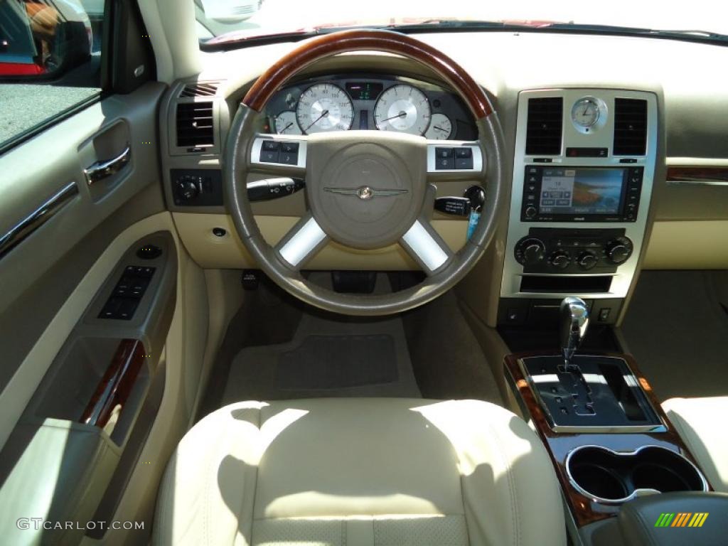 2008 Chrysler 300 C HEMI Heritage Edition Medium Pebble Beige/Cream Dashboard Photo #47517310