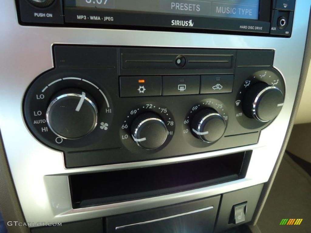 2008 Chrysler 300 C HEMI Heritage Edition Controls Photo #47517592