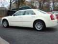 Cool Vanilla White - 300 Touring Photo No. 2