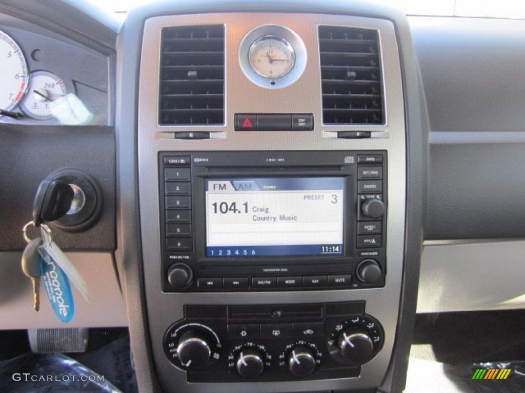 2007 Chrysler 300 C SRT8 Controls Photo #47518822