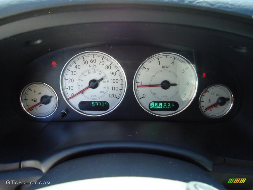 2006 Chrysler Town & Country Touring Gauges Photo #47519182