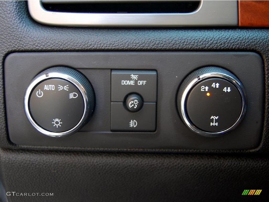 2008 GMC Sierra 3500HD SLT Crew Cab 4x4 Controls Photo #47519305