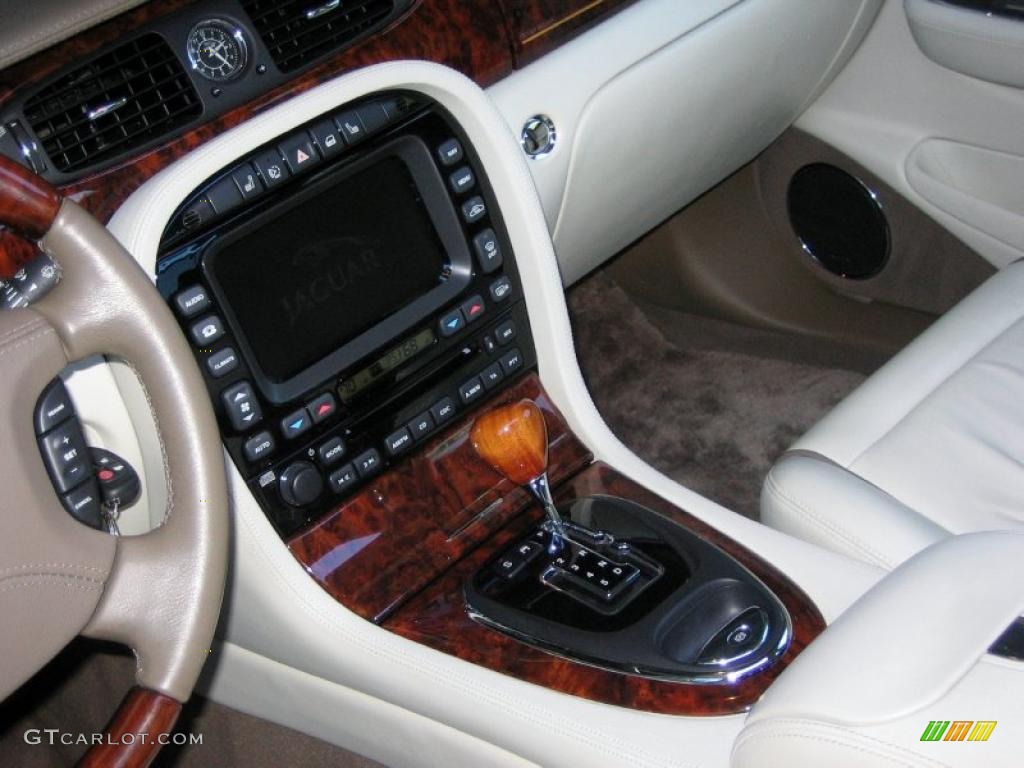 2006 XJ Super V8 - White Onyx / Ivory photo #31