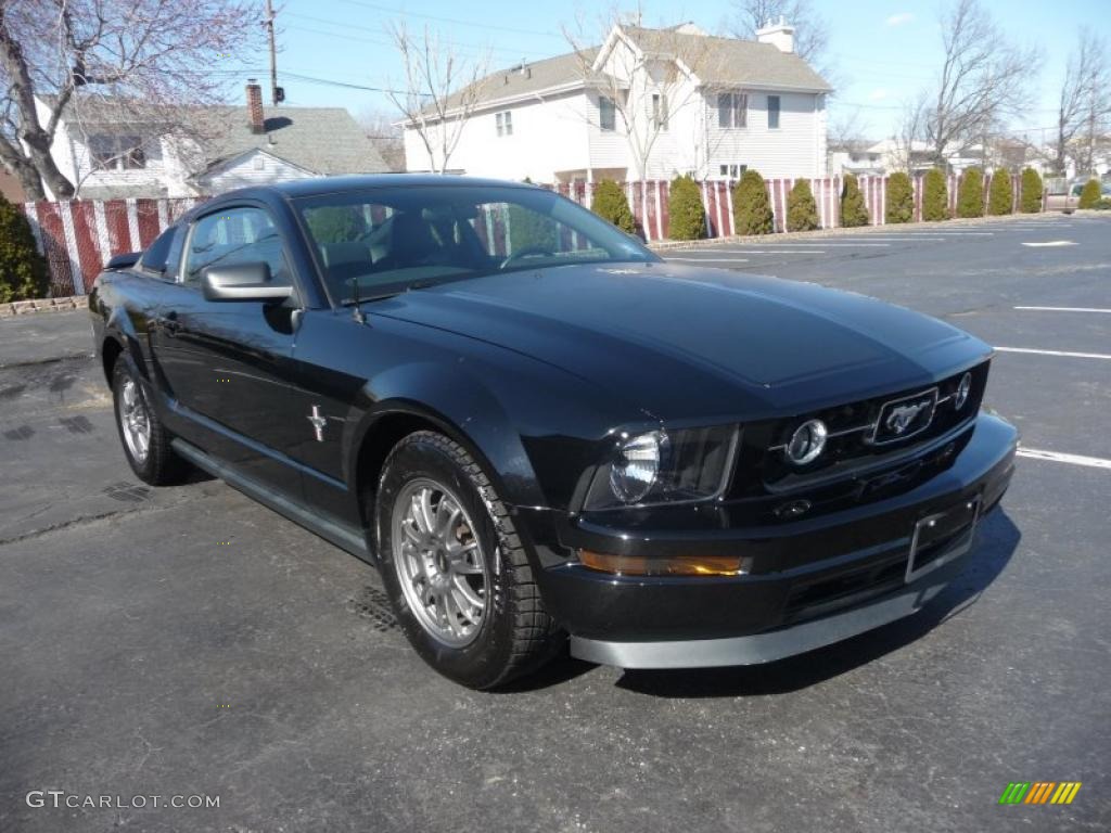 2006 Mustang V6 Premium Coupe - Black / Dark Charcoal photo #2