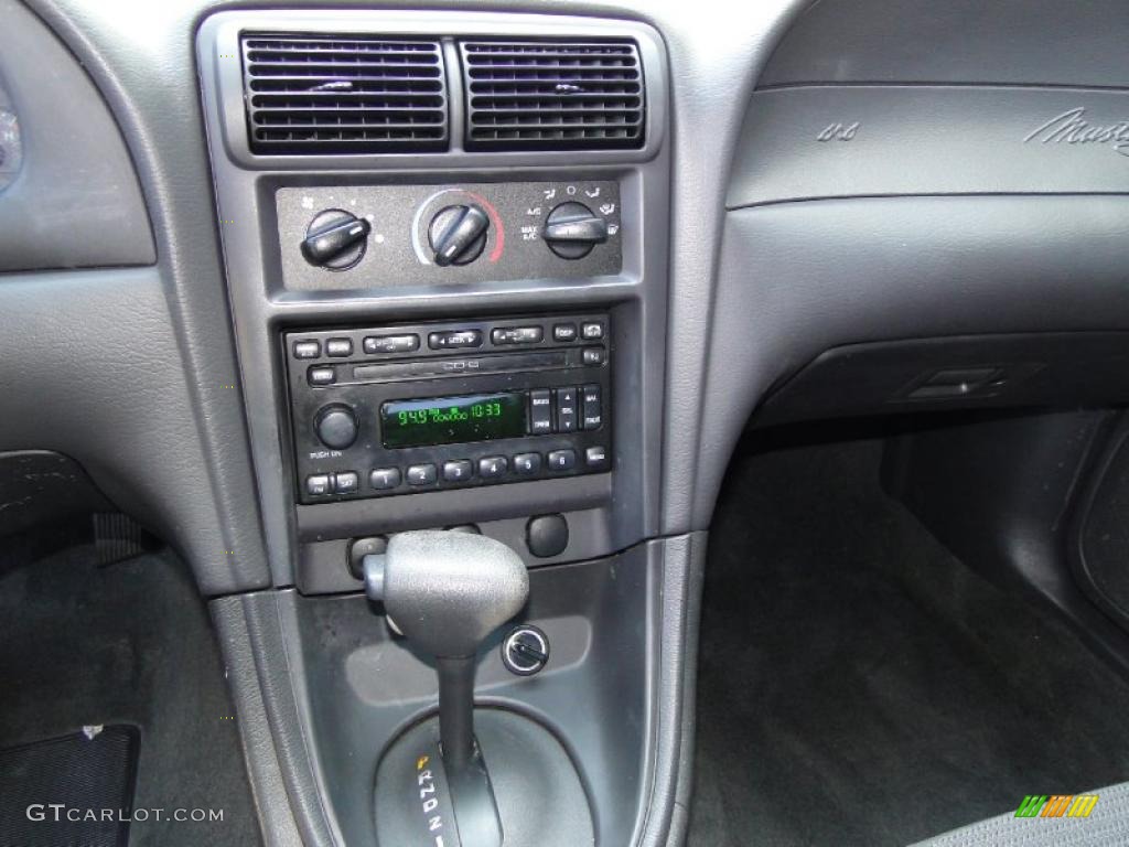 2004 Ford Mustang V6 Coupe Controls Photo #47522224