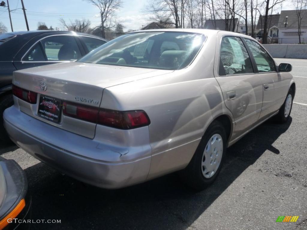 1999 Camry LE - Cashmere Beige Metallic / Oak photo #3