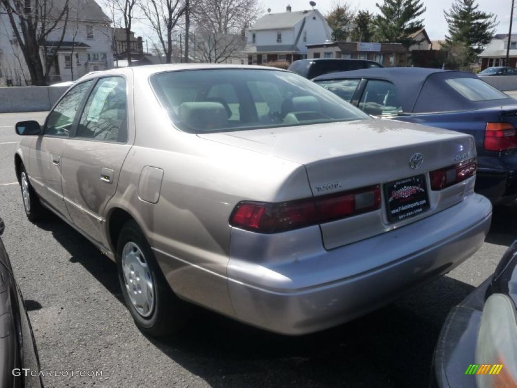 1999 Camry LE - Cashmere Beige Metallic / Oak photo #4