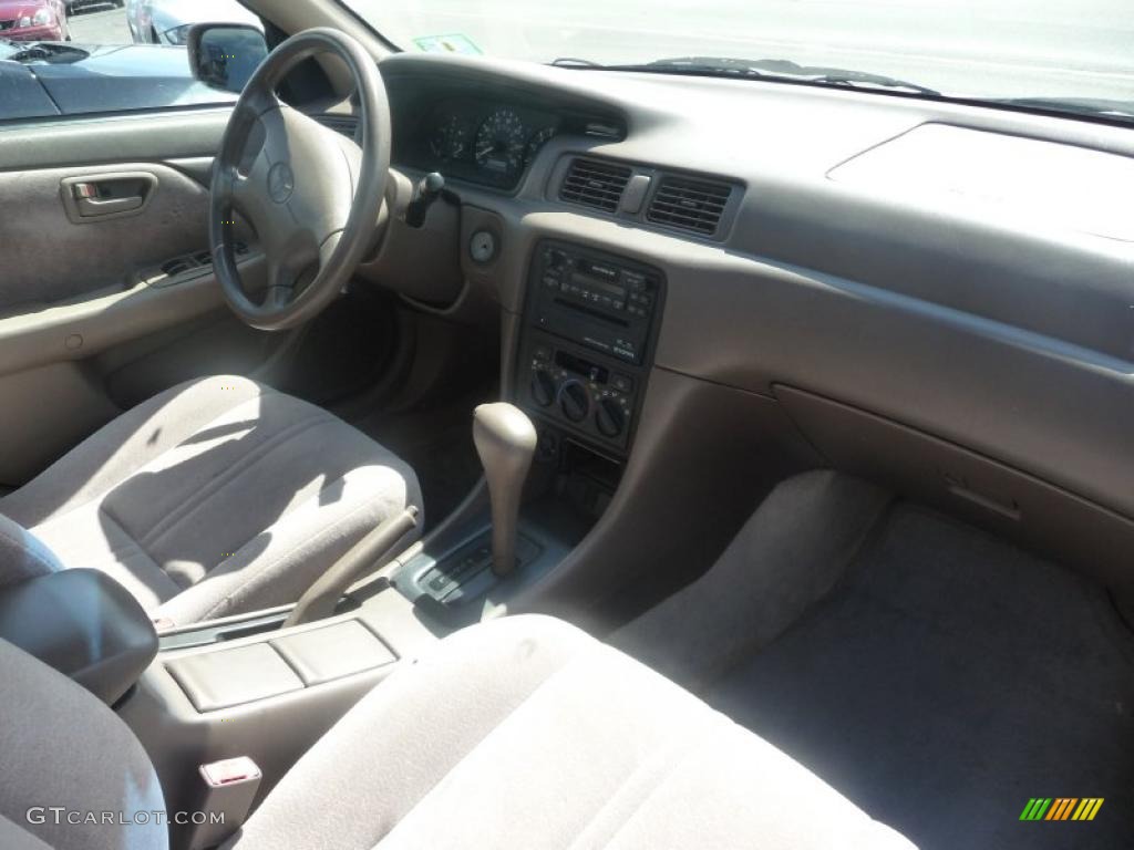 1999 Camry LE - Cashmere Beige Metallic / Oak photo #6