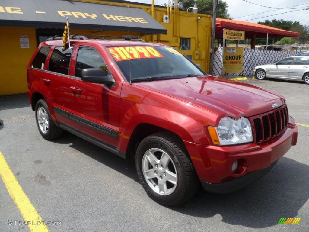 Inferno Red Crystal Pearl Jeep Grand Cherokee