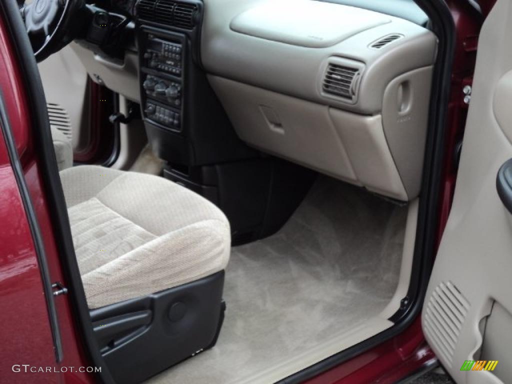 2004 Montana  - Sport Red Metallic / Gray photo #15