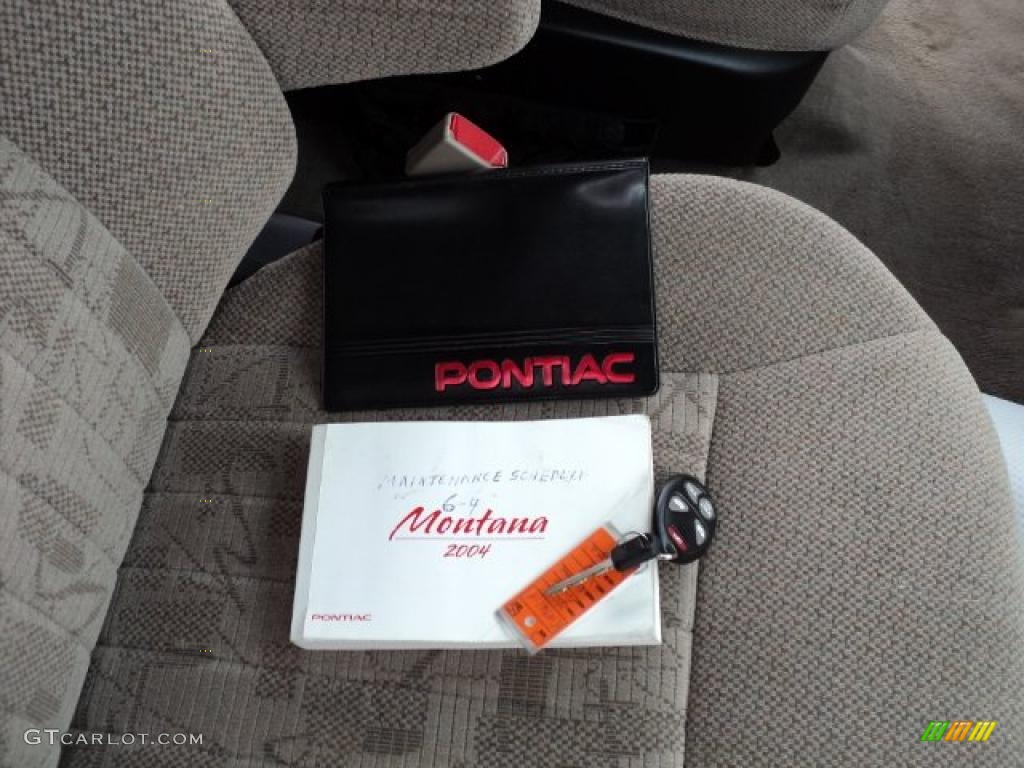 2004 Montana  - Sport Red Metallic / Gray photo #16