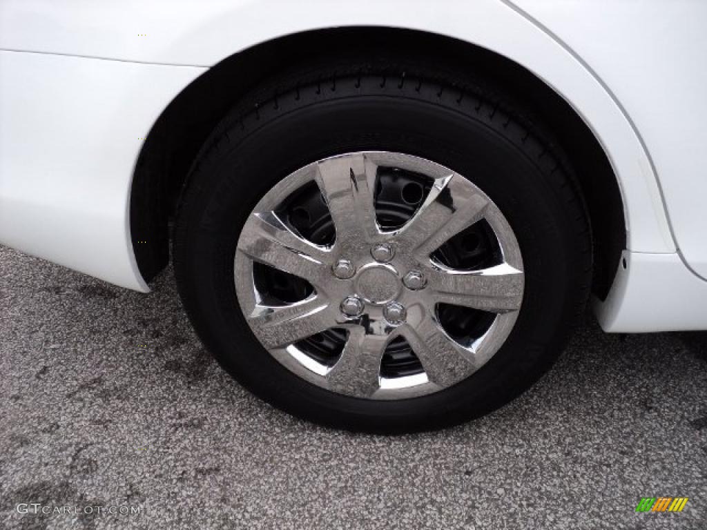 2010 Camry LE - Super White / Ash Gray photo #5