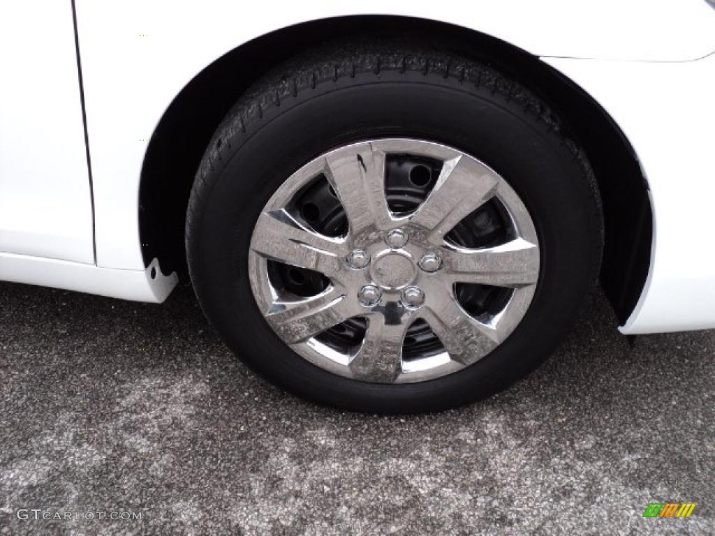 2010 Camry LE - Super White / Ash Gray photo #6