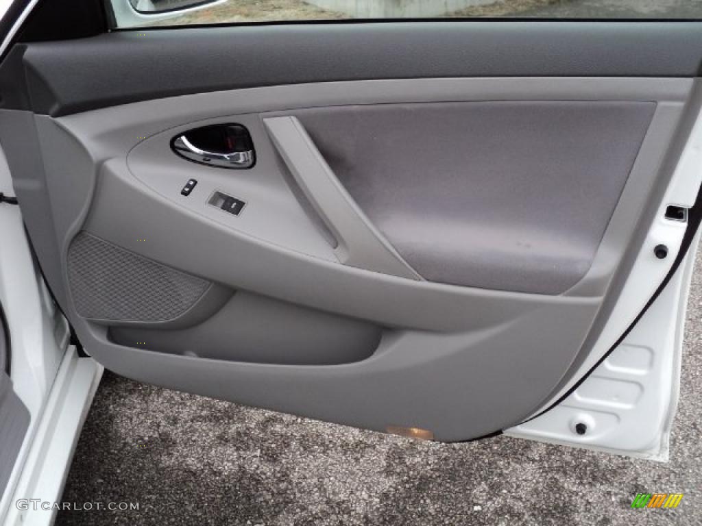 2010 Camry LE - Super White / Ash Gray photo #14