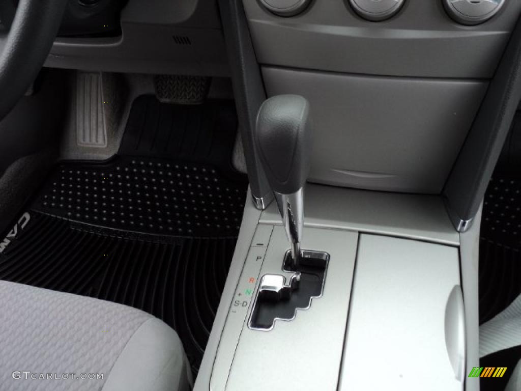 2010 Camry LE - Super White / Ash Gray photo #17