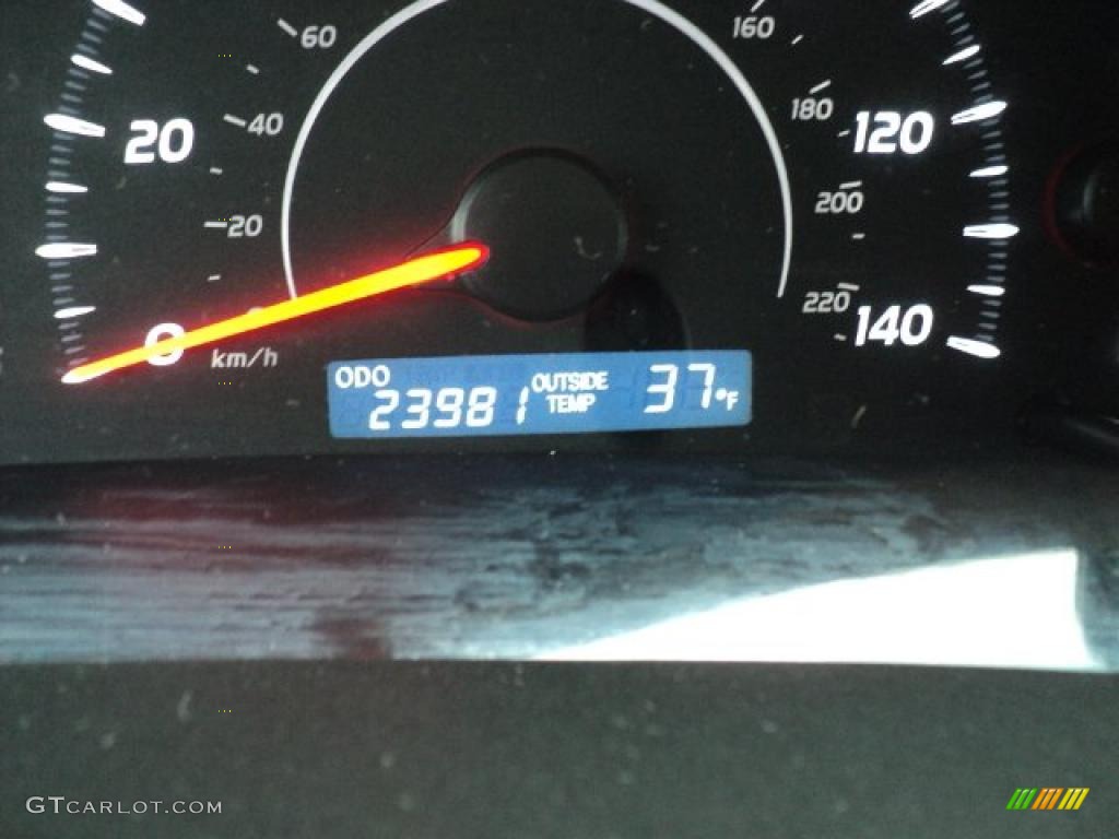 2010 Camry LE - Super White / Ash Gray photo #20