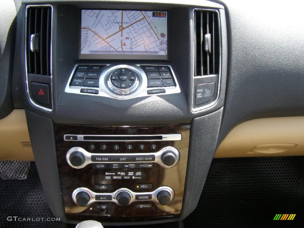 2010 Nissan Maxima 3.5 SV Premium Navigation Photos