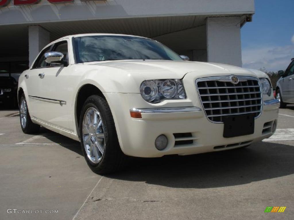 2008 300 C HEMI AWD - Stone White / Dark Khaki/Light Graystone photo #1