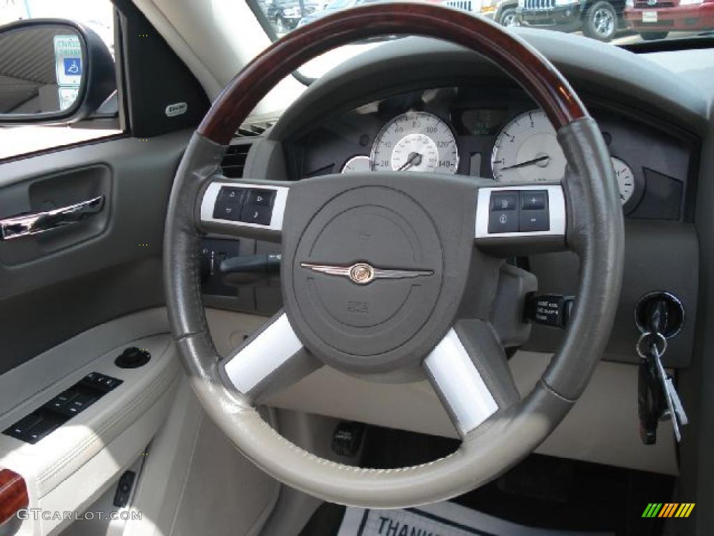 2008 Chrysler 300 C HEMI AWD Dark Khaki/Light Graystone Steering Wheel Photo #47531611