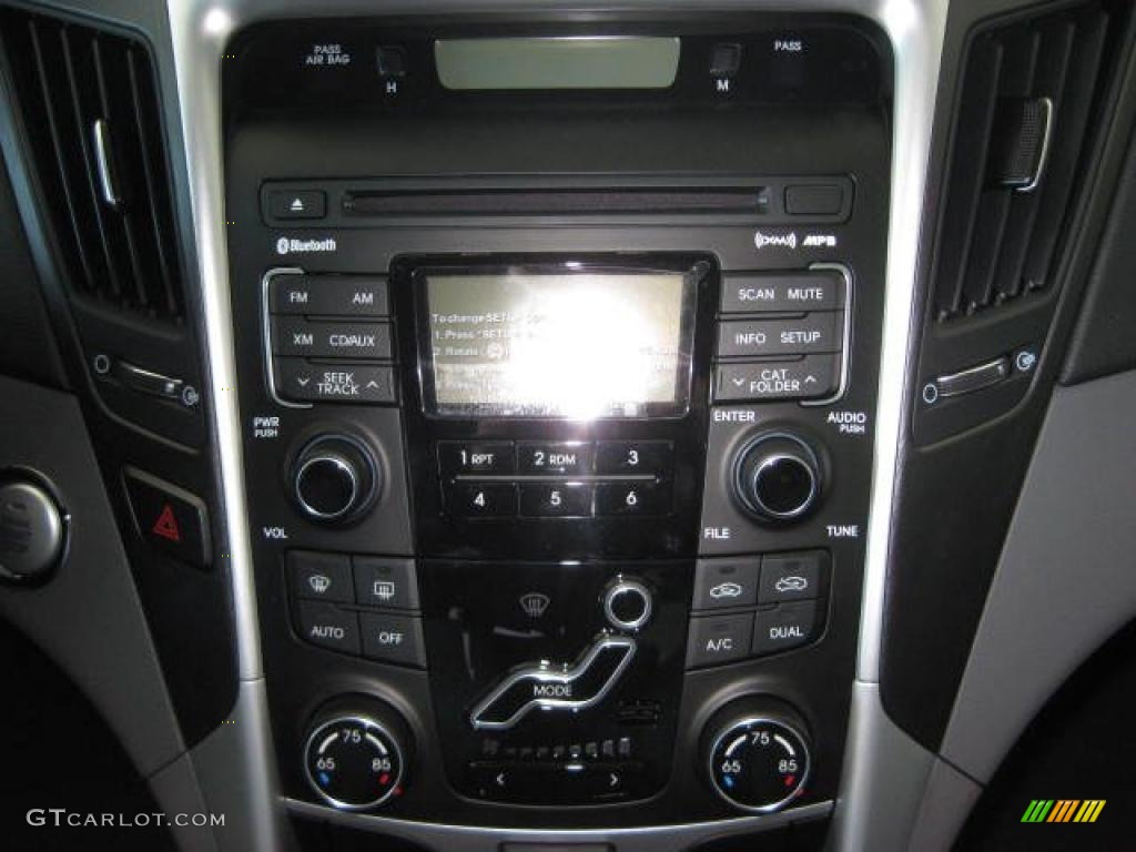 2011 Hyundai Sonata SE 2.0T Controls Photo #47532196