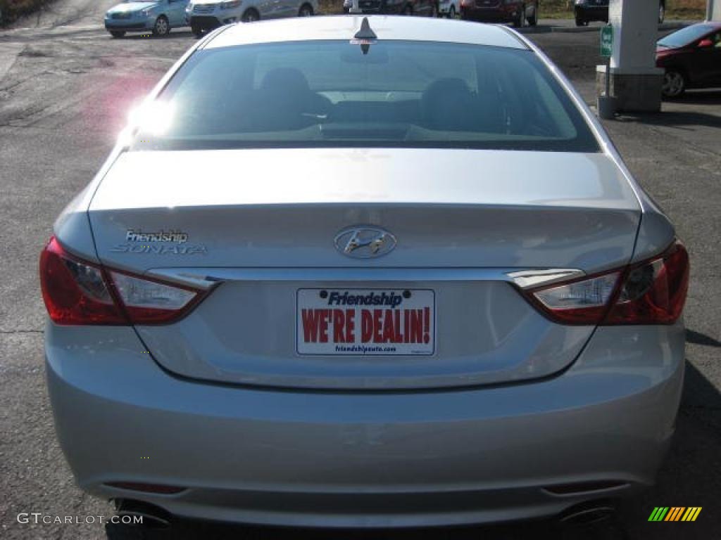 2011 Sonata SE - Radiant Silver / Gray photo #7