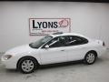 2005 Vibrant White Ford Taurus SEL  photo #1