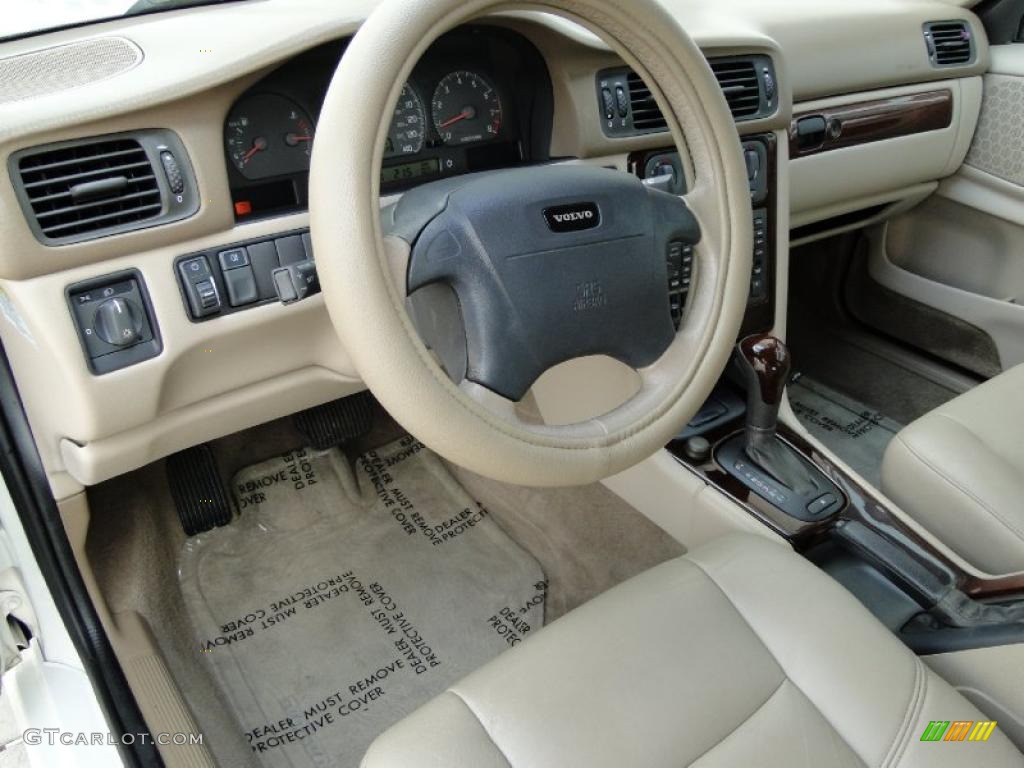 2000 S70 GLT SE - White / Light Beige photo #12
