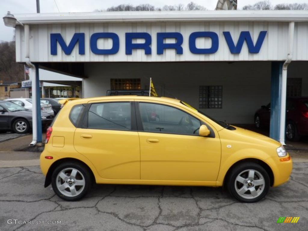 2006 Aveo LT Hatchback - Summer Yellow / Charcoal photo #1