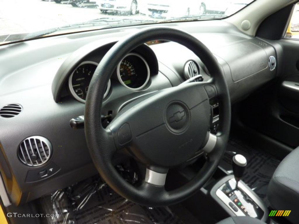 2006 Chevrolet Aveo LT Hatchback Charcoal Steering Wheel Photo #47549084