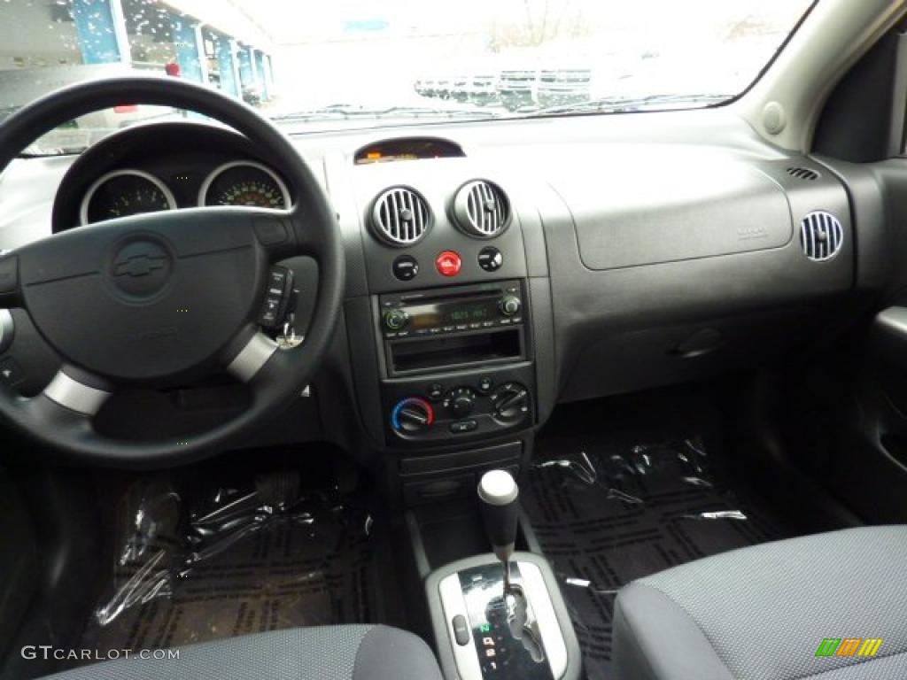 2006 Chevrolet Aveo LT Hatchback Charcoal Dashboard Photo #47549147