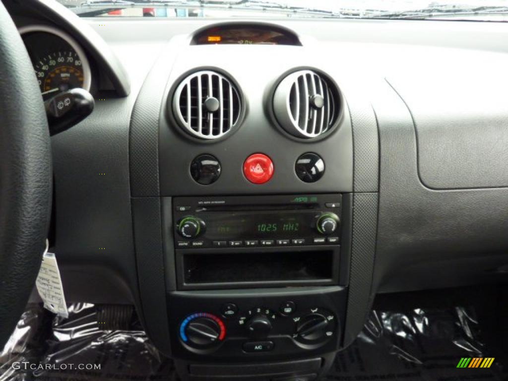 2006 Chevrolet Aveo LT Hatchback Controls Photo #47549234