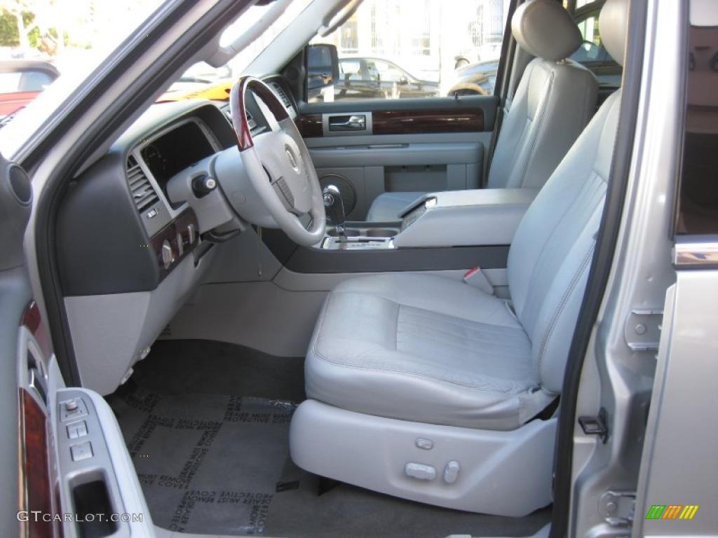Dove Grey Interior 2005 Lincoln Navigator Luxury Photo #47552102