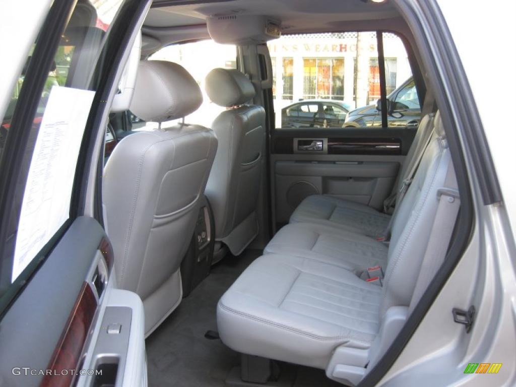 Dove Grey Interior 2005 Lincoln Navigator Luxury Photo #47552123