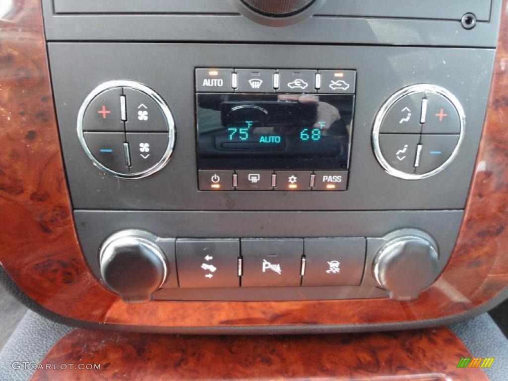 2009 Chevrolet Avalanche LTZ 4x4 Controls Photo #47553221