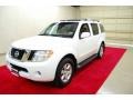 2008 Avalanche White Nissan Pathfinder SE  photo #3