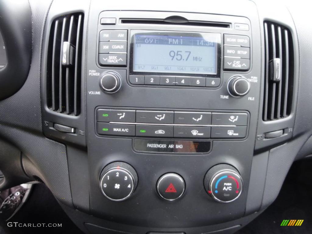 2009 Hyundai Elantra Touring Controls Photo #47555486