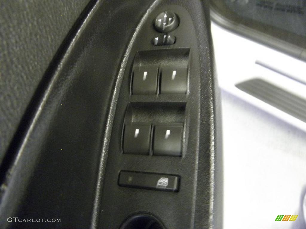 2011 HHR LS - Arctic Ice White / Ebony photo #16