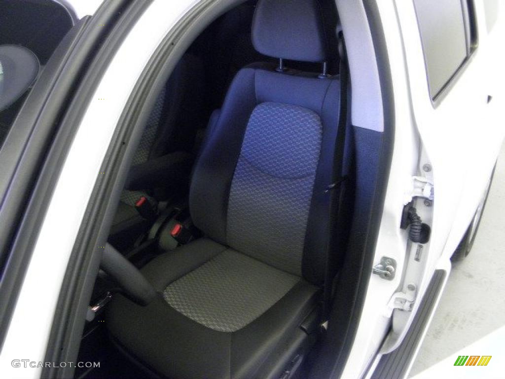 2011 HHR LS - Arctic Ice White / Ebony photo #18