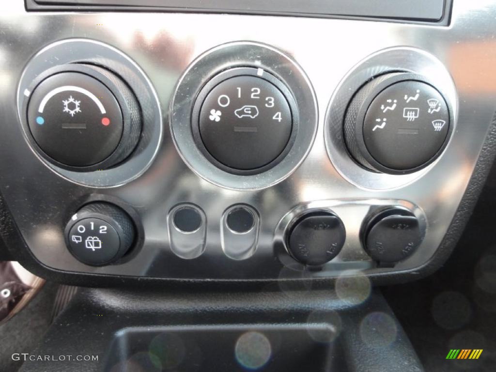 2007 Hummer H3 Standard H3 Model Controls Photo #47556260