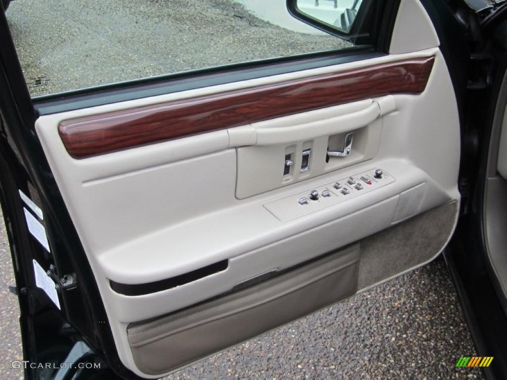 1996 Cadillac DeVille Sedan Neutral Shale Door Panel Photo #47557274