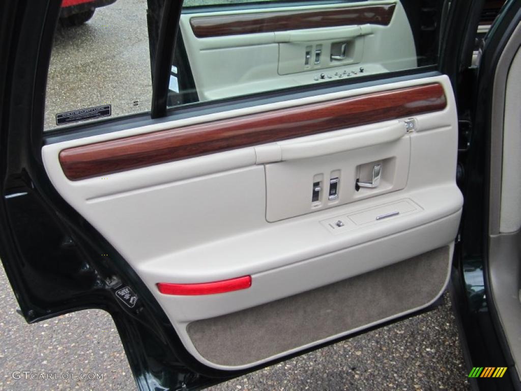 1996 Cadillac DeVille Sedan Neutral Shale Door Panel Photo #47557307
