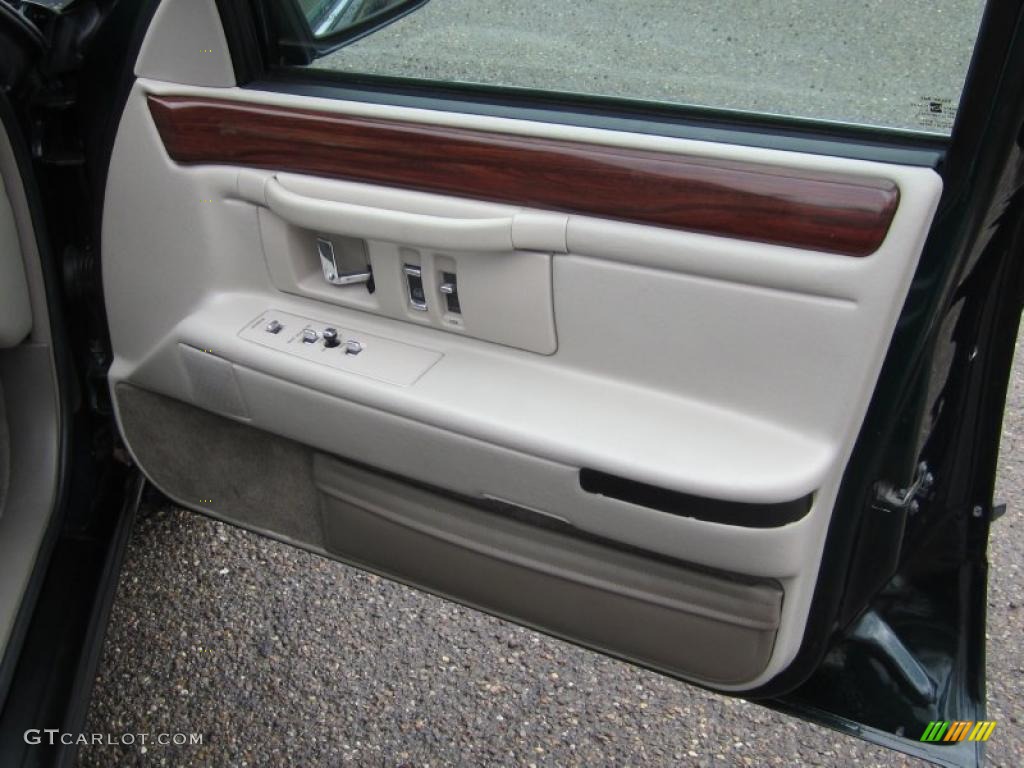 1996 Cadillac DeVille Sedan Neutral Shale Door Panel Photo #47557379