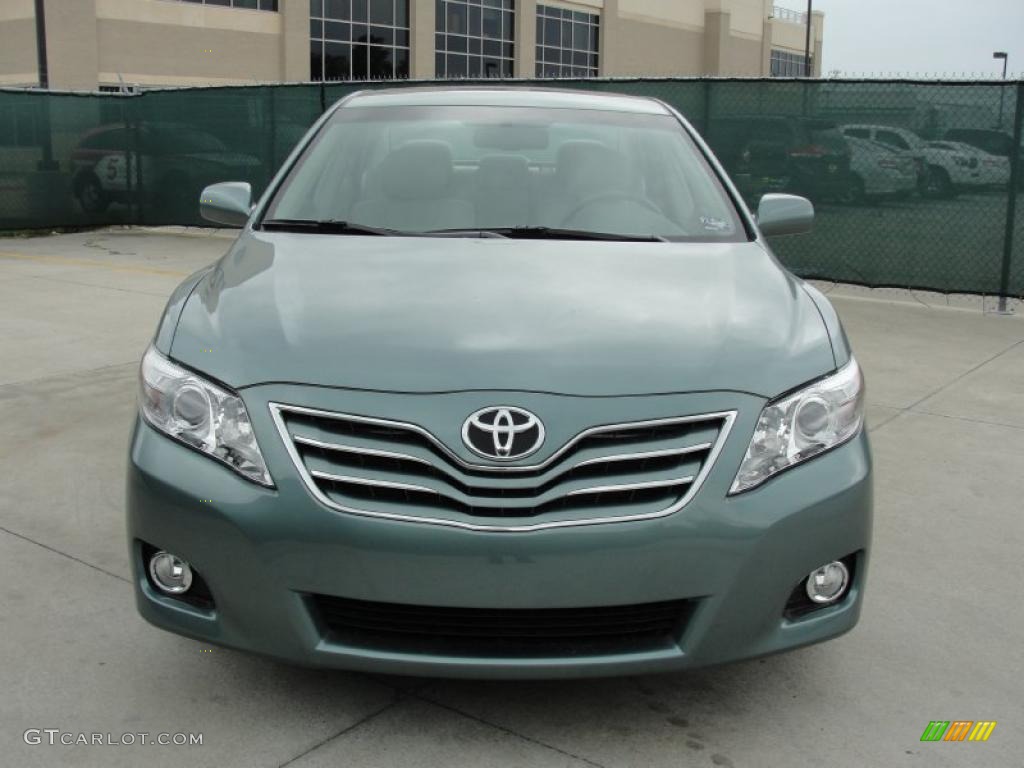 2011 Camry XLE V6 - Aloe Green Metallic / Bisque photo #8