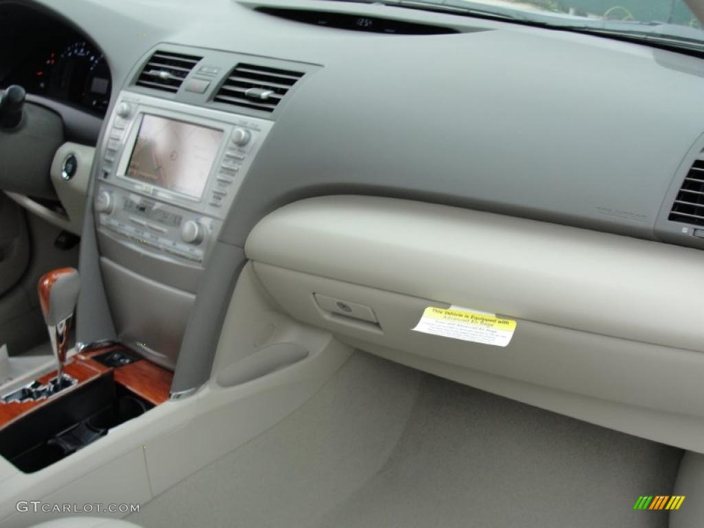 2011 Camry XLE V6 - Aloe Green Metallic / Bisque photo #20