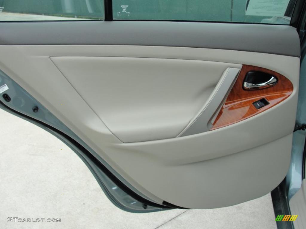 2011 Camry XLE V6 - Aloe Green Metallic / Bisque photo #21